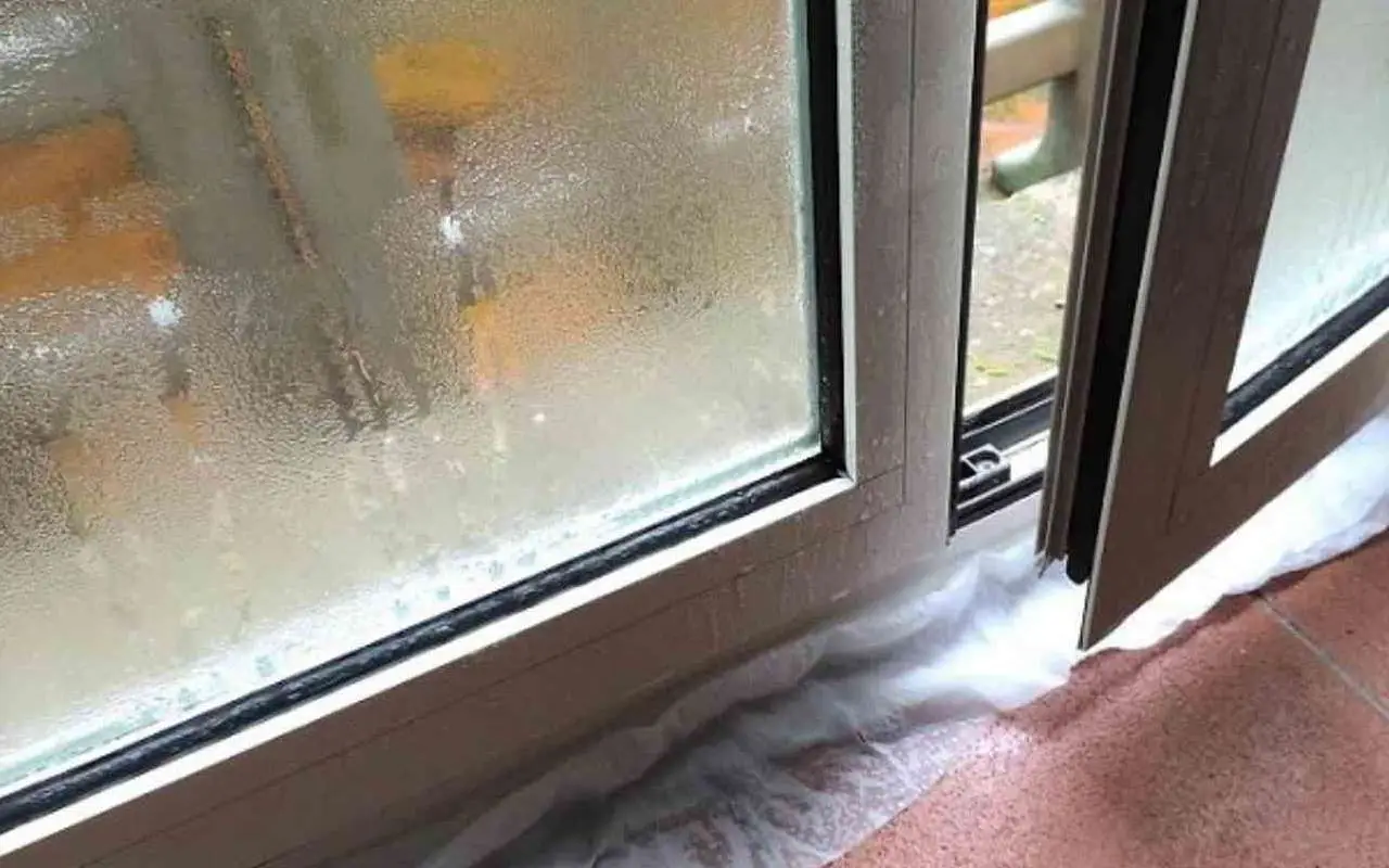 Come sigillare le finestre contro gli spifferi? Il metodo più efficace